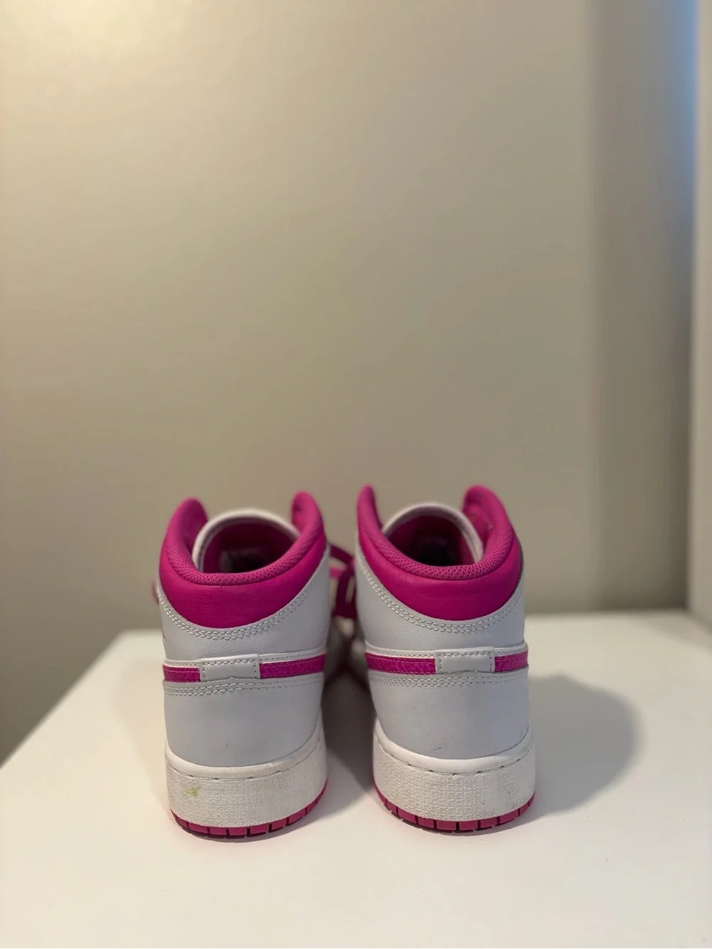 Nike Air Jordan 1 Mid GS Sneaker “Fire Pink”